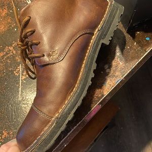 KEEN Men’s boots only worn handful of times great condition.